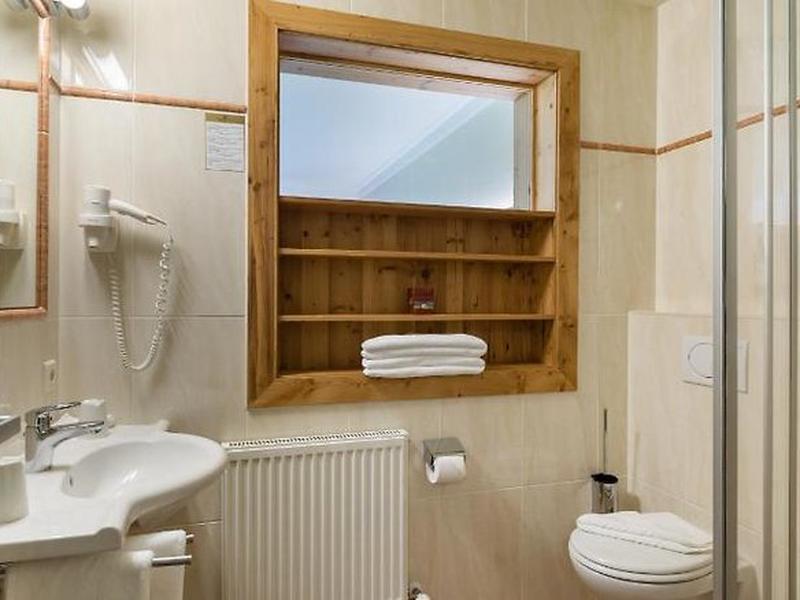 EFBA1D0717F4E7A70EE8F8B8DC8A5264