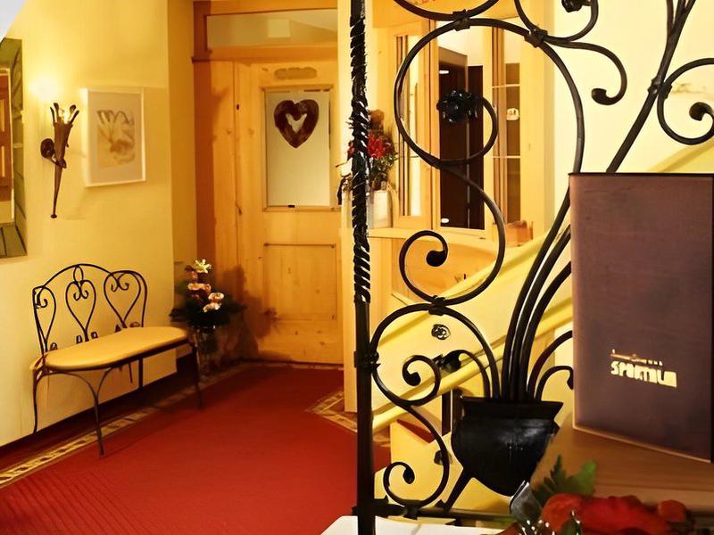 0DE325D8677F03704AA9B840F4E57A32