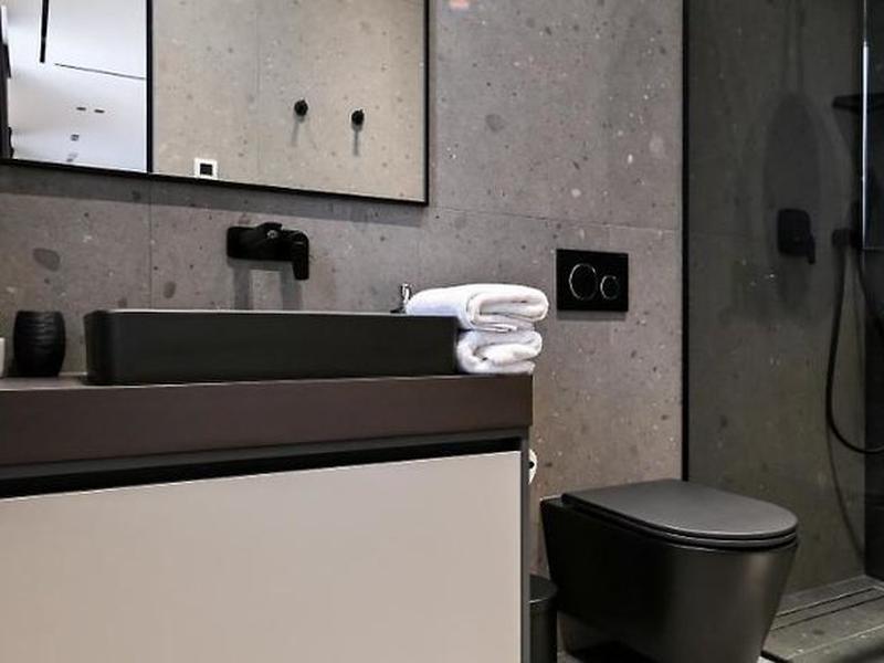 5EB130A3224E7E139BDD763D824649FF