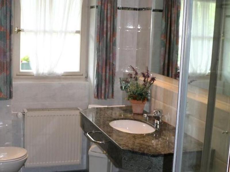 A6B7CAAE024E7556B9B5EC611FD1AB76