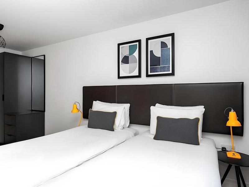 250DFFAA8721346316C7C1956BC5C509