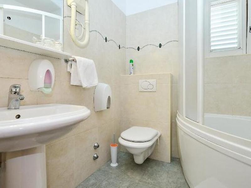 0C8E88706FEE63E687FB83C9546C71F7