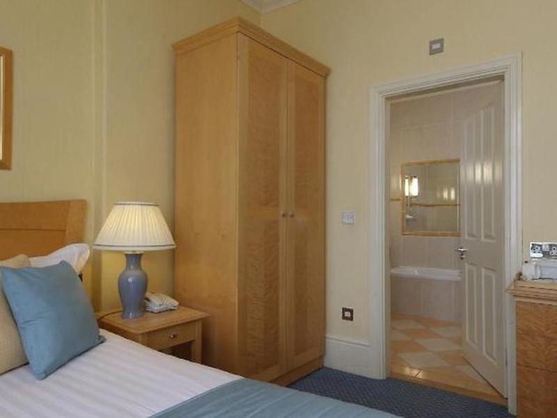 70E98B83C10784595C9ADD79E351BAB5