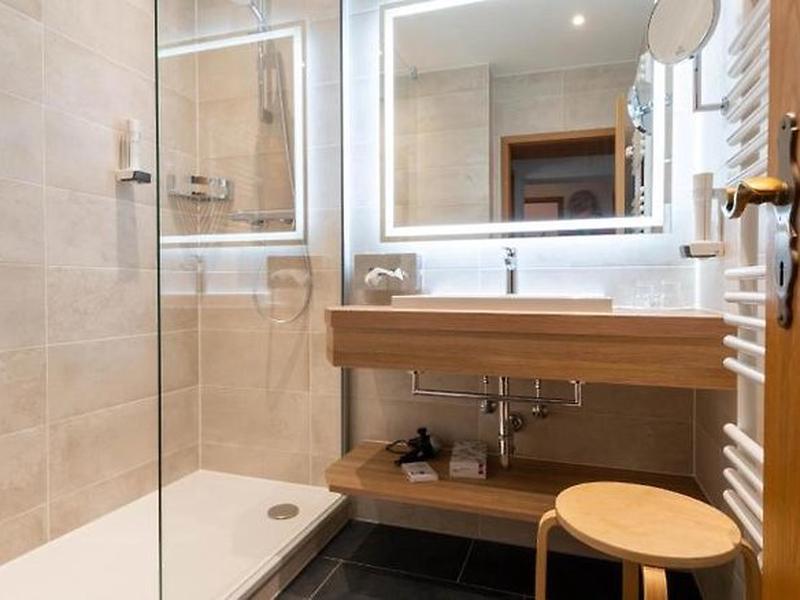 D166542124A55E77BB27116A31845C67