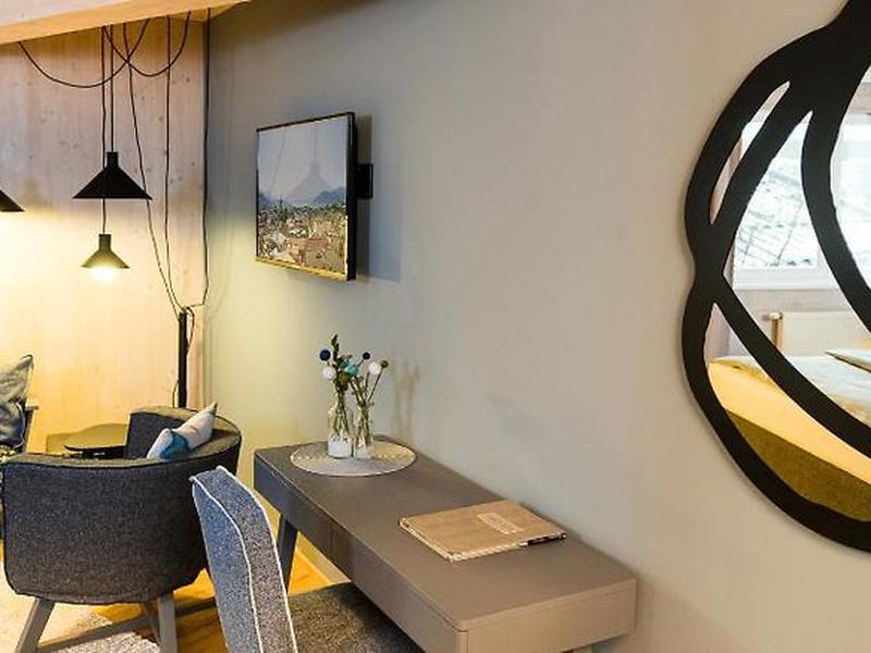 B017CE06819DD9DBD12130D2F95BA981