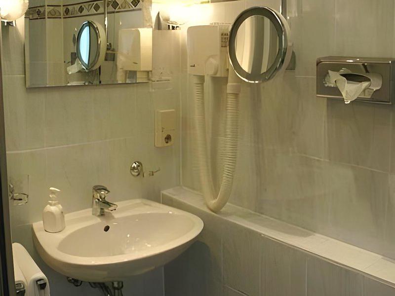 288E03B8D6D0FDB71A393D227FC91BB0