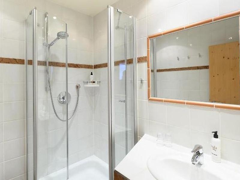 6EE47DF639CE04D7DBBAD9ADDB31CA53