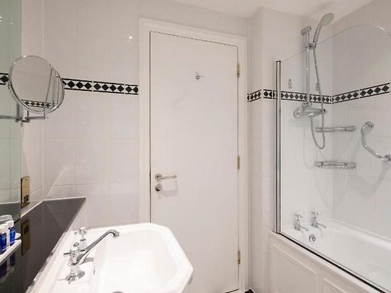 EAFA11DD73912068D722D96BD6B73AB2