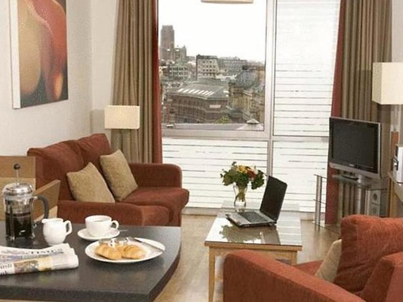 5B6AEF4B4B84FF943B9F8E8861DE9DFD