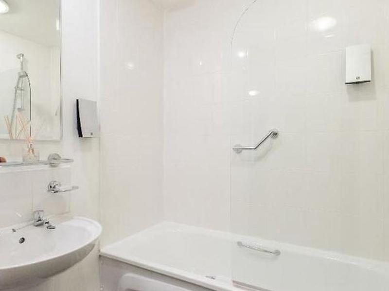 D11B43BB09168F40C9761CED351B7130