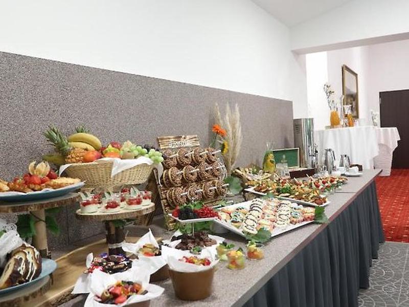 63E61C60F4EEC0FF08F5743F00E3E950