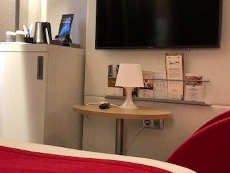 28FC0F0399A84B87A51CF3AC887ADC71