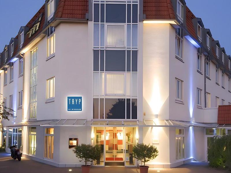 5917F2E3C533A8C7EBA05592AFE8180B