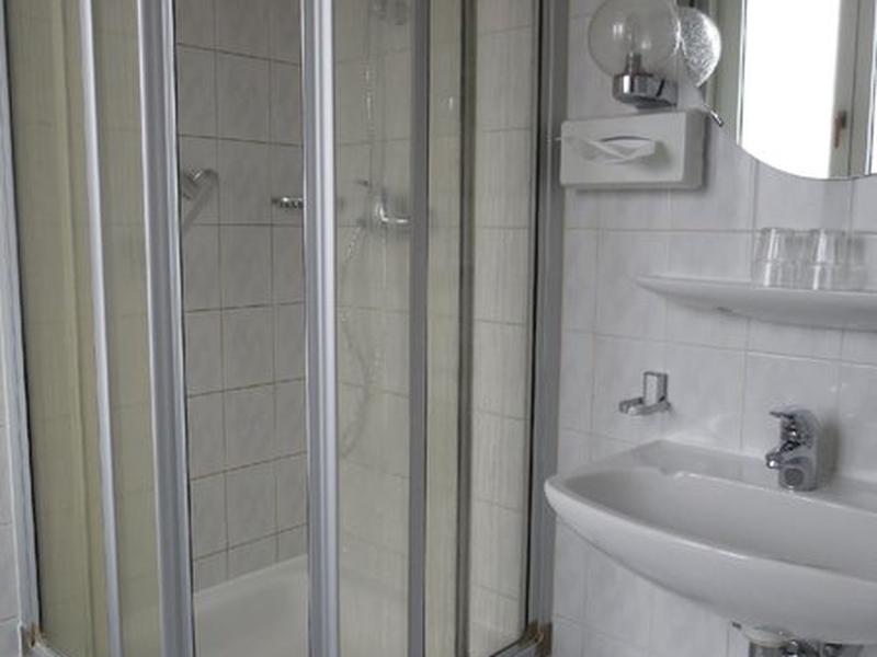 9B99F6E861C192E6B6927AE59446D936