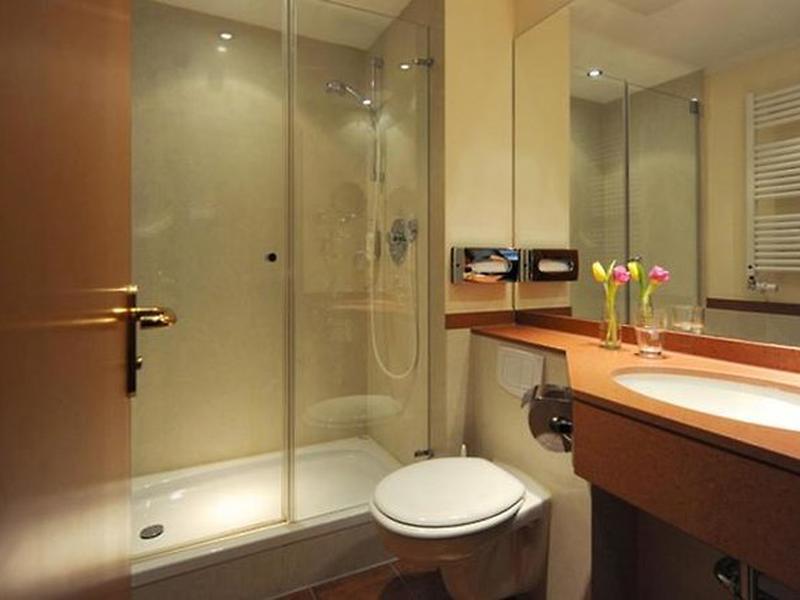 869B332411FECE11ACB3A9F3784EB241