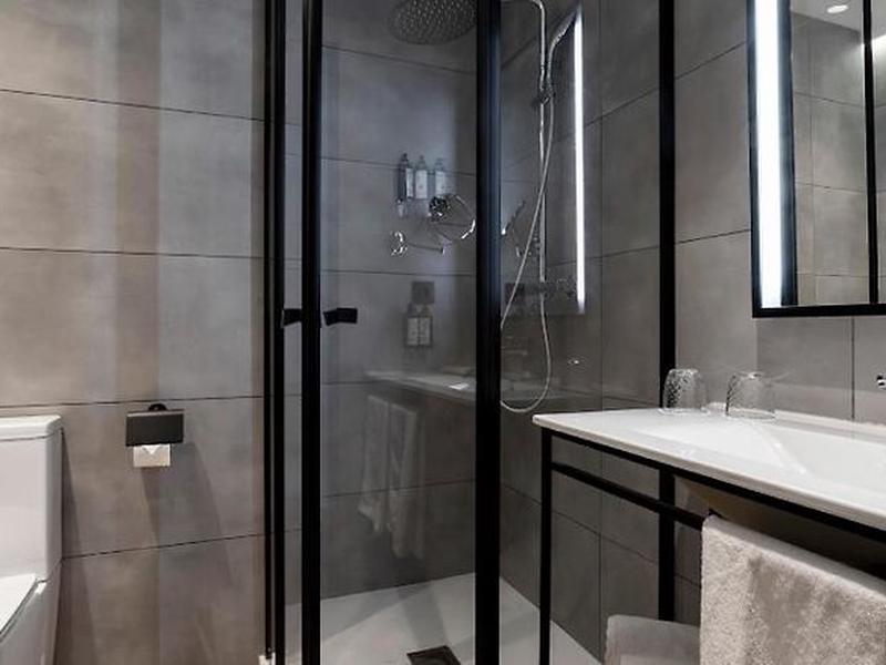 687774CBD8E679A4E4853FBF2A6E803F