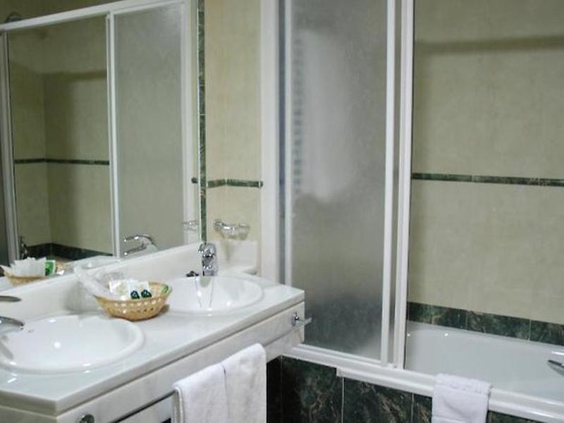 25A0725575141E4315002D34150B84CC