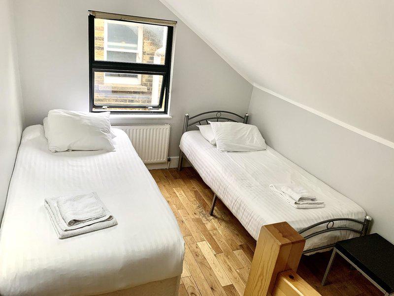 FE633210EDC70F24D36E1139F770E6E9