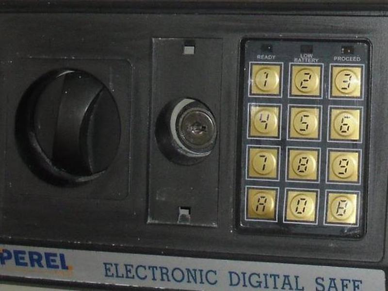 8C3D34F0C08E21D02BA4D46C3EF3F126