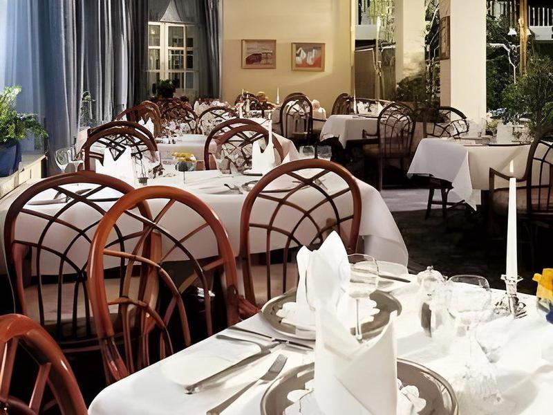 DB89018FE33366C78CEE59C63180B332