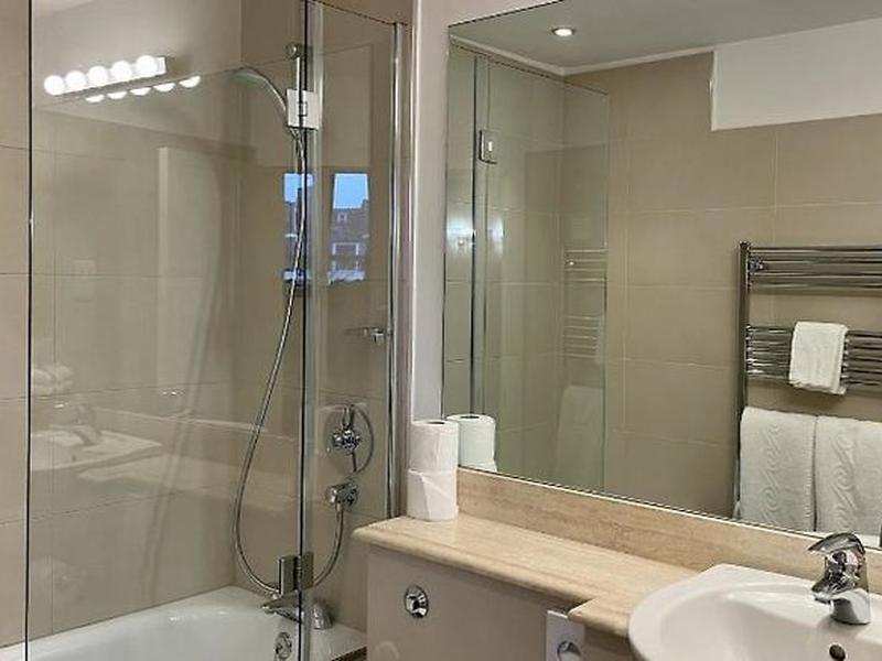 2C88C7ABC508F74D66CBD5802C30EAE5