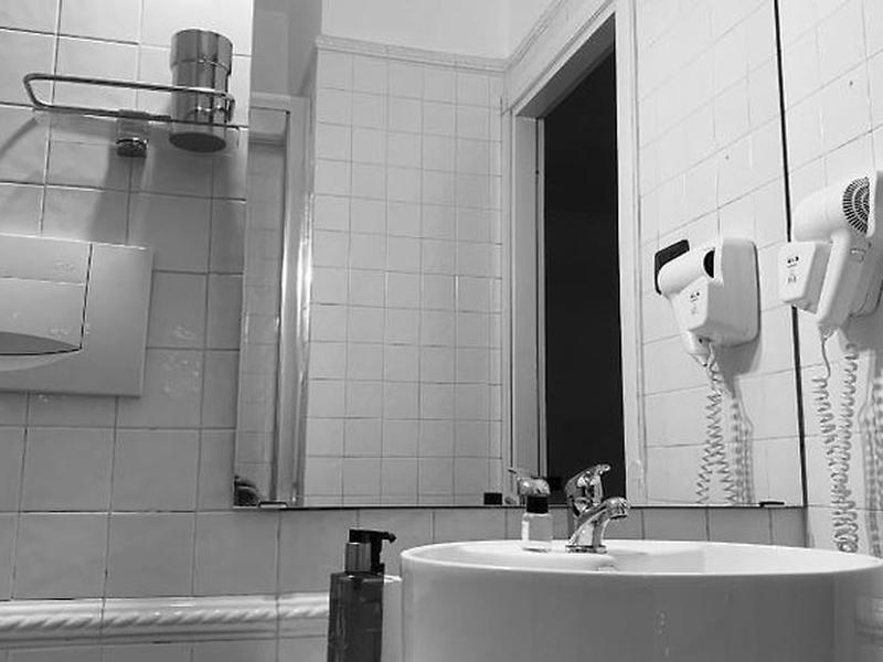 DEA804356C227217D40FC746F1BE5B81