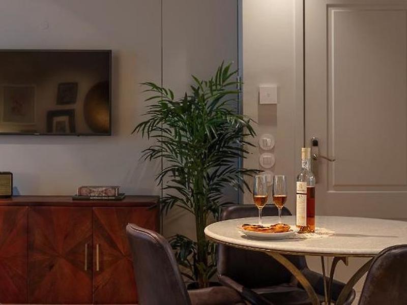 DAE95E06F13F2EBDFD25BA44E9726DD4