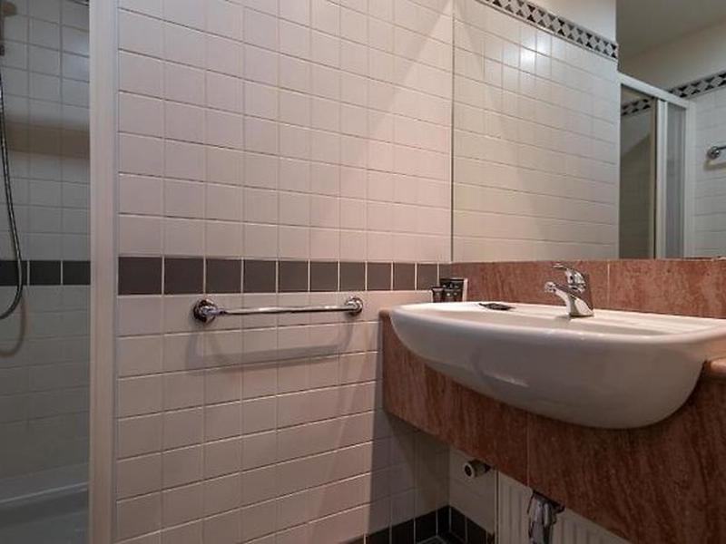 9BEA470F49A2139E04BC9E4BF308F369