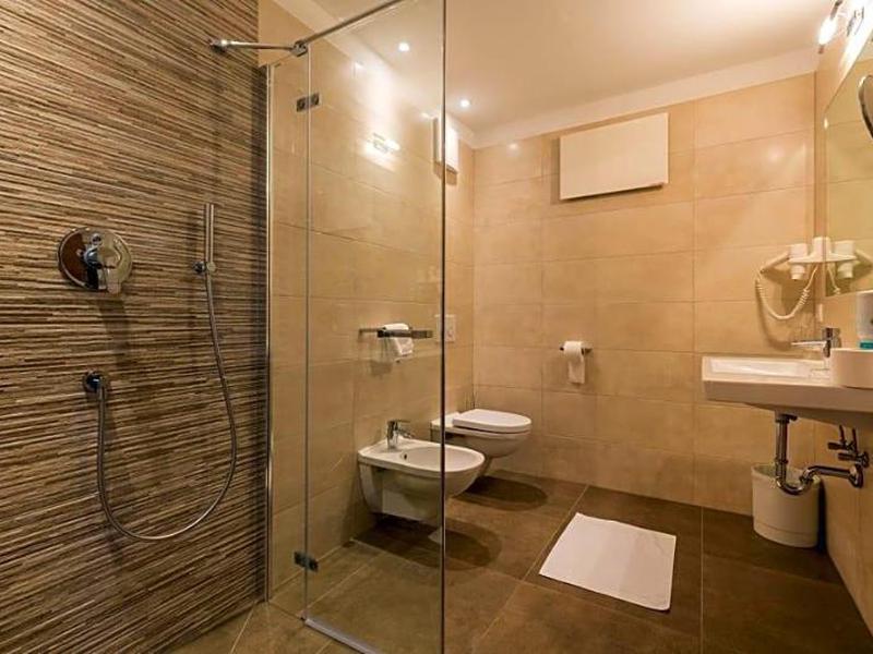 C9F4128581A760D94B892D700D0FAD9B