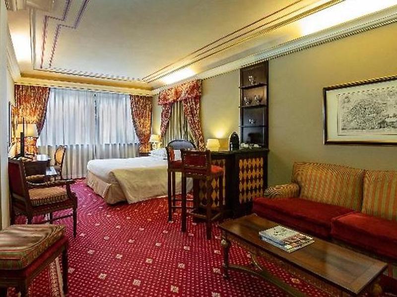 AAB49B6DF1C375ADE184E9FA5376AF3E