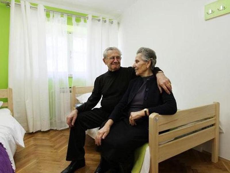 35CB2C00CC2C30CA144100E794BA1969