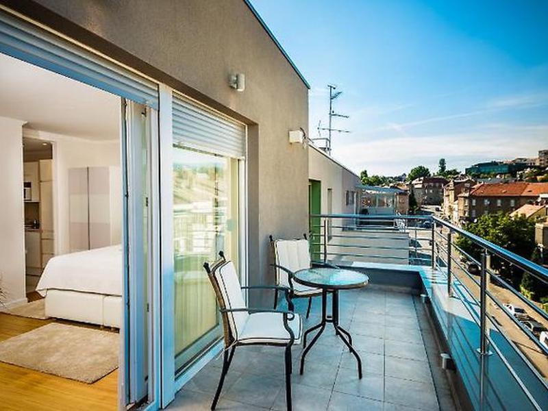 86906EDE14E3845C81D542CA72496030