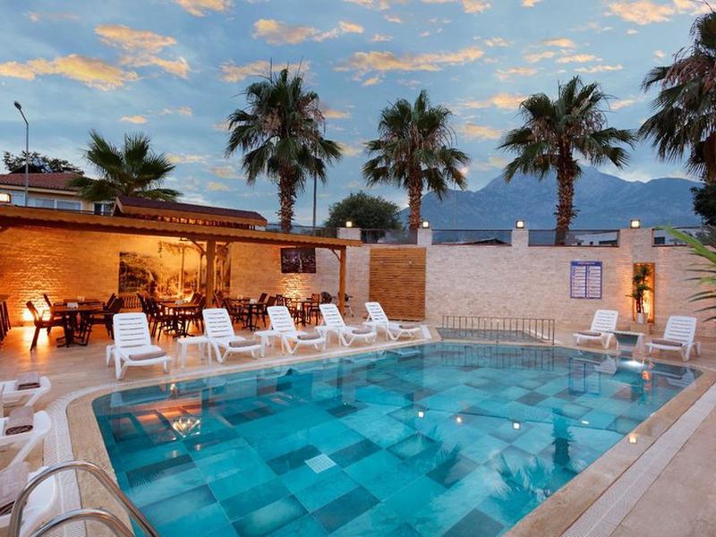 FE8A7C52531E691A30BB2CC0AAFDCFEB