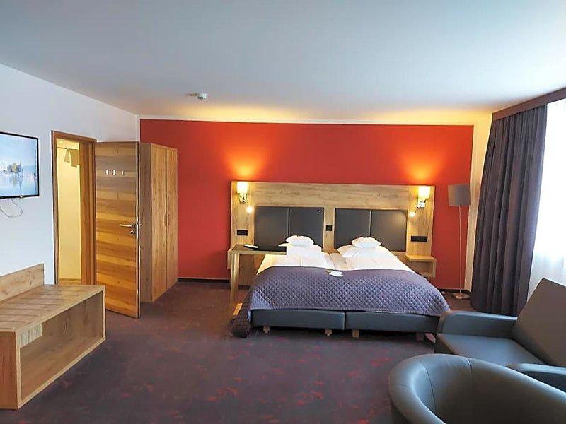 60A2F12E2D0260F4F41F4CA0458004B2