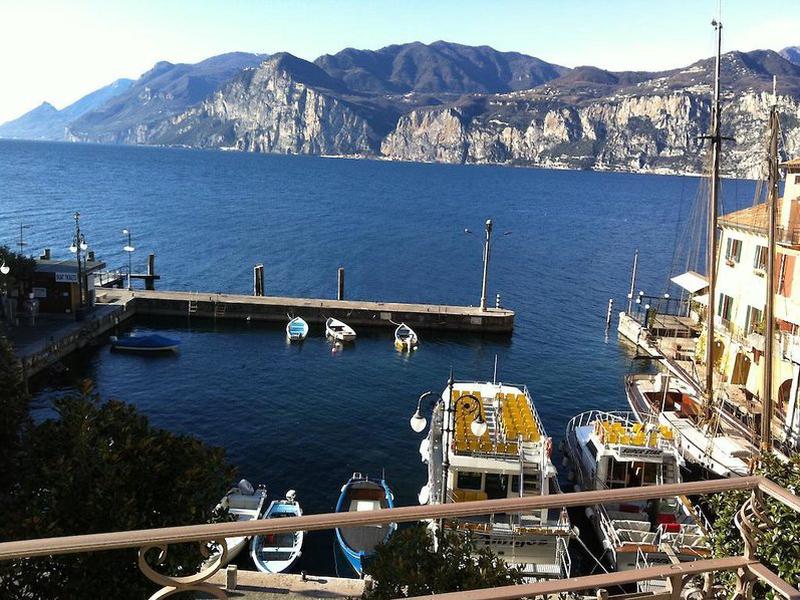 3A35CD27237375F75B9F34469906A96E