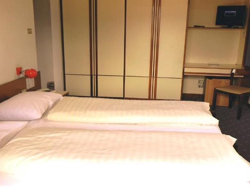 4D814C3A85EE0EAA642612D6D48F10EA