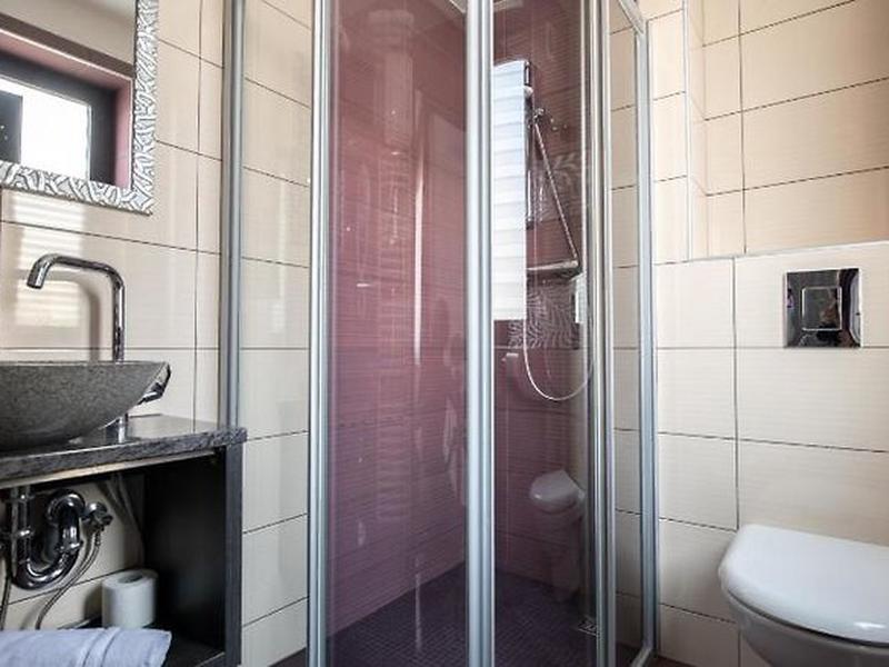 F7257B8BF68DFF87EC2DAE24A2B9F3CE