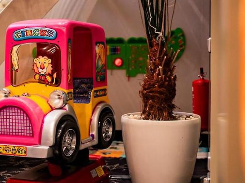 9932EEEEBC28035D34EB4150C526485C