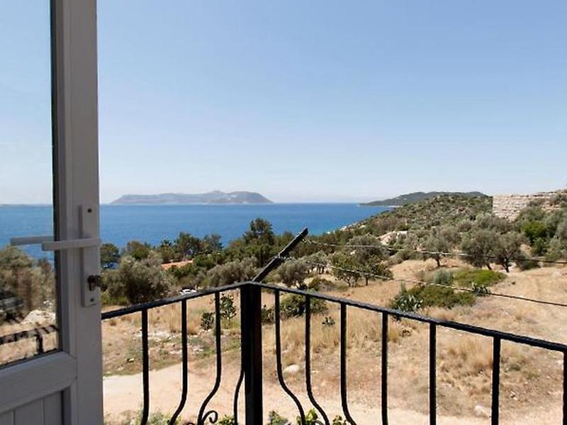 4C6CA2414E5D920DFF3CC9558AC1A8D0