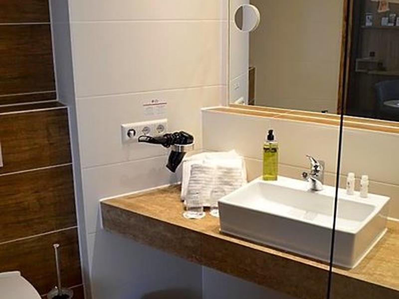 AFE03CB31C7BC3C5C1AA98A655637895