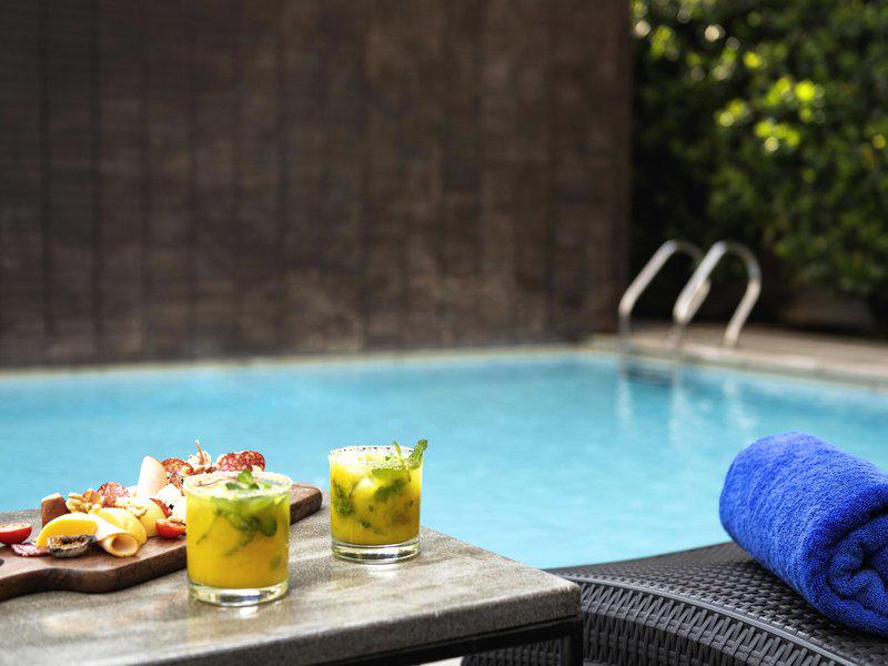 64EB47EB19E32628E5B95E3A6ABD08A9