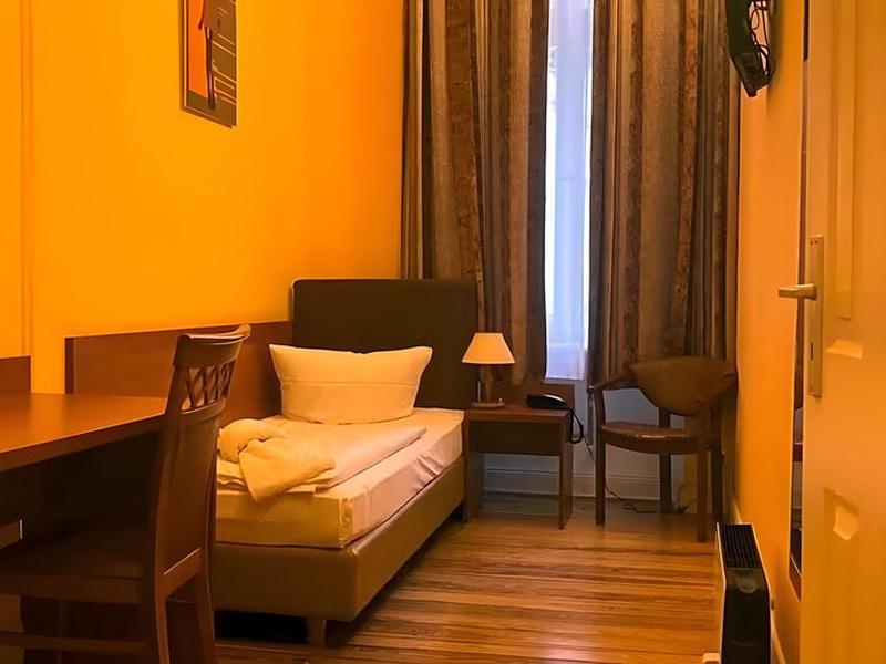 City Hotel