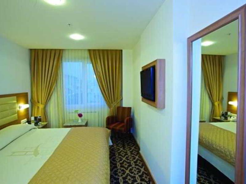 EE79F4F7BFE218EBE5146A3DF85659DF