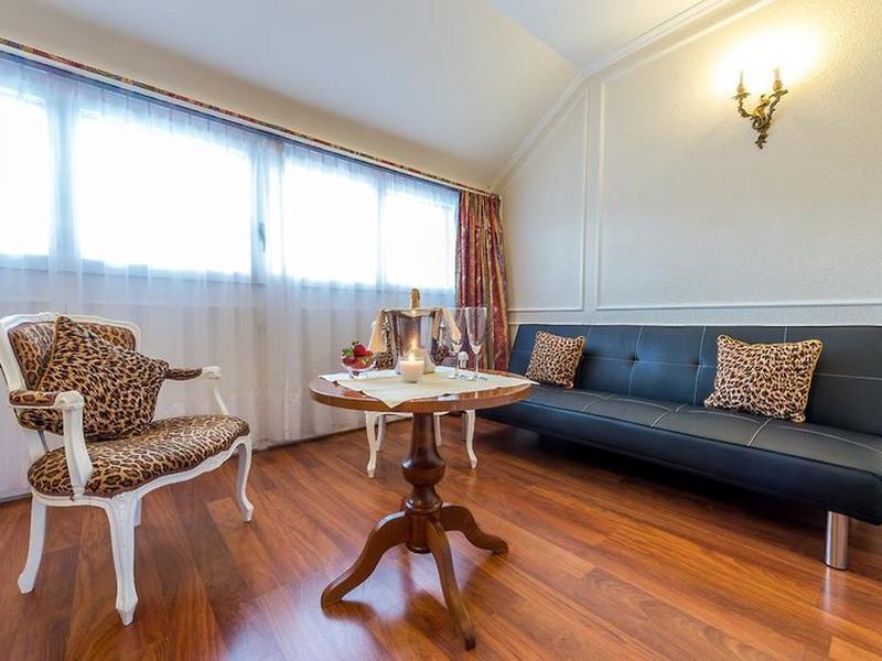 4B8CDB7E972DB5E75630BAD5DC5D594B