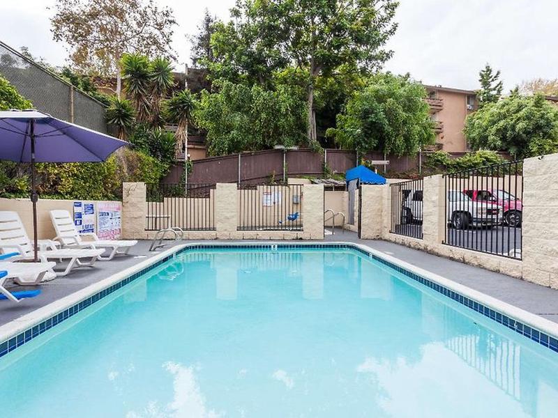 303E3E0FC1AABDB221B1B9A98828E39A