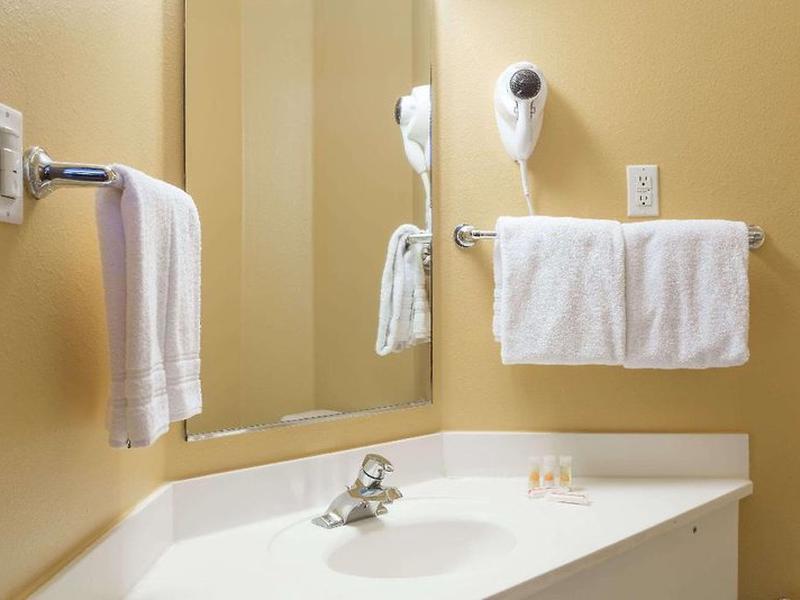 9BB8200B7A7E41A9E7D9DEEA66898BB4