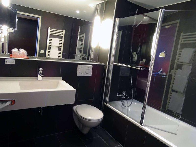 AE63E66BD6F4A663E7234226B261392A