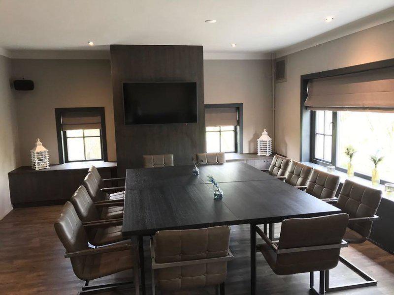 12309D648784336F9917AF0600E5E245