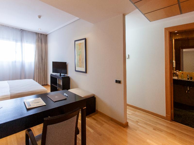 1792C5709F54404A3E7E0BC4E7D5EB32