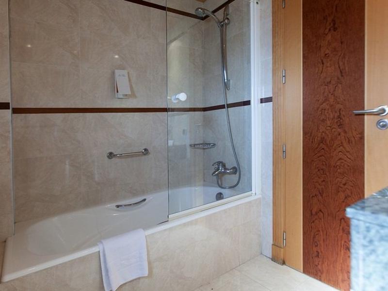 7D73276FC44DA5BBC640C77B1D72A939